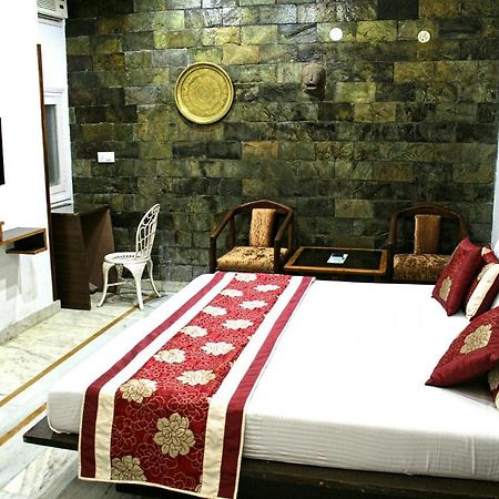 Kaveri Hotel And Restaurant Yamuna Nagar Ngoại thất bức ảnh