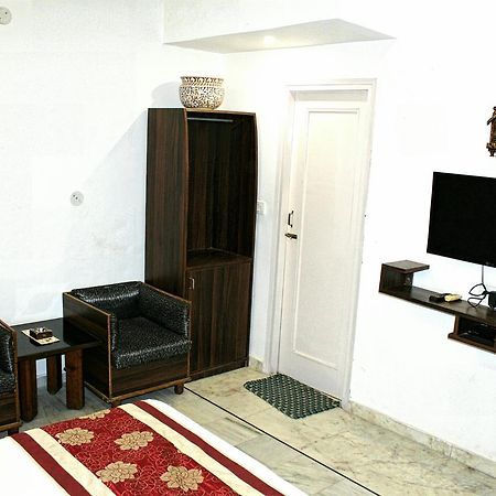 Kaveri Hotel And Restaurant Yamuna Nagar Ngoại thất bức ảnh
