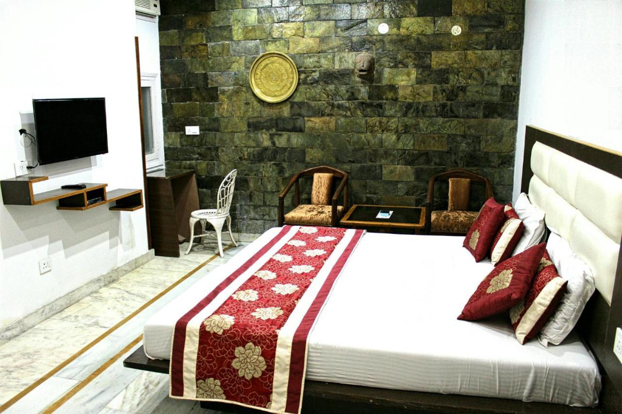 Kaveri Hotel And Restaurant Yamuna Nagar Ngoại thất bức ảnh